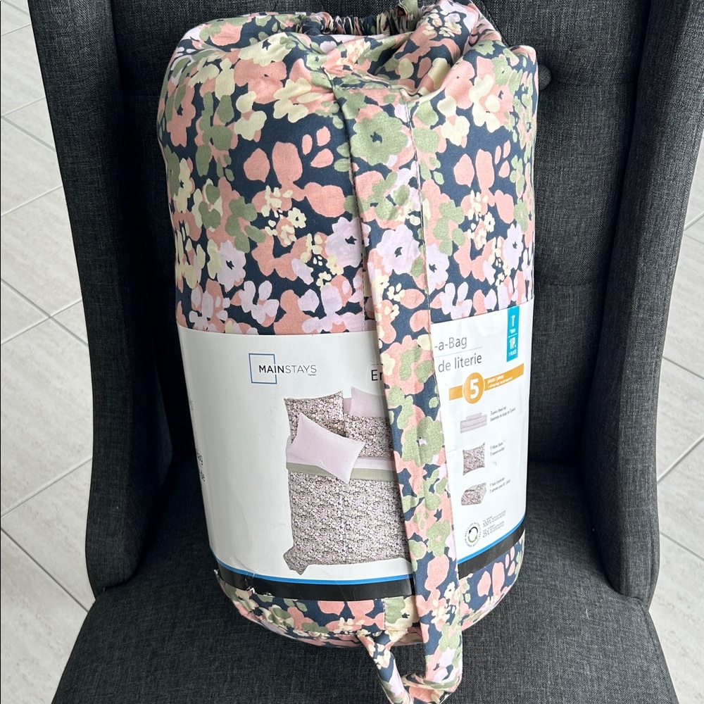 NEW 🆕 Mainstays Pink and Green Floral Bedding Set Twin Bed / comforter & sheets